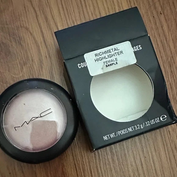 MAC Cosmetics Richmetal Highlighter - Female - Picture 1 of 1